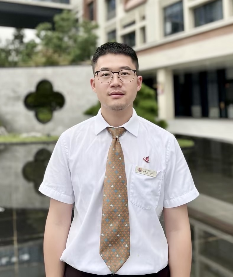 祁鹏飞 初中部教务处主任助理