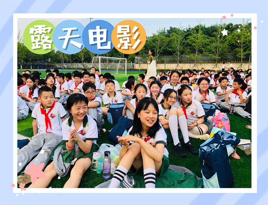 露天观影——《舞狮少年》.jpg